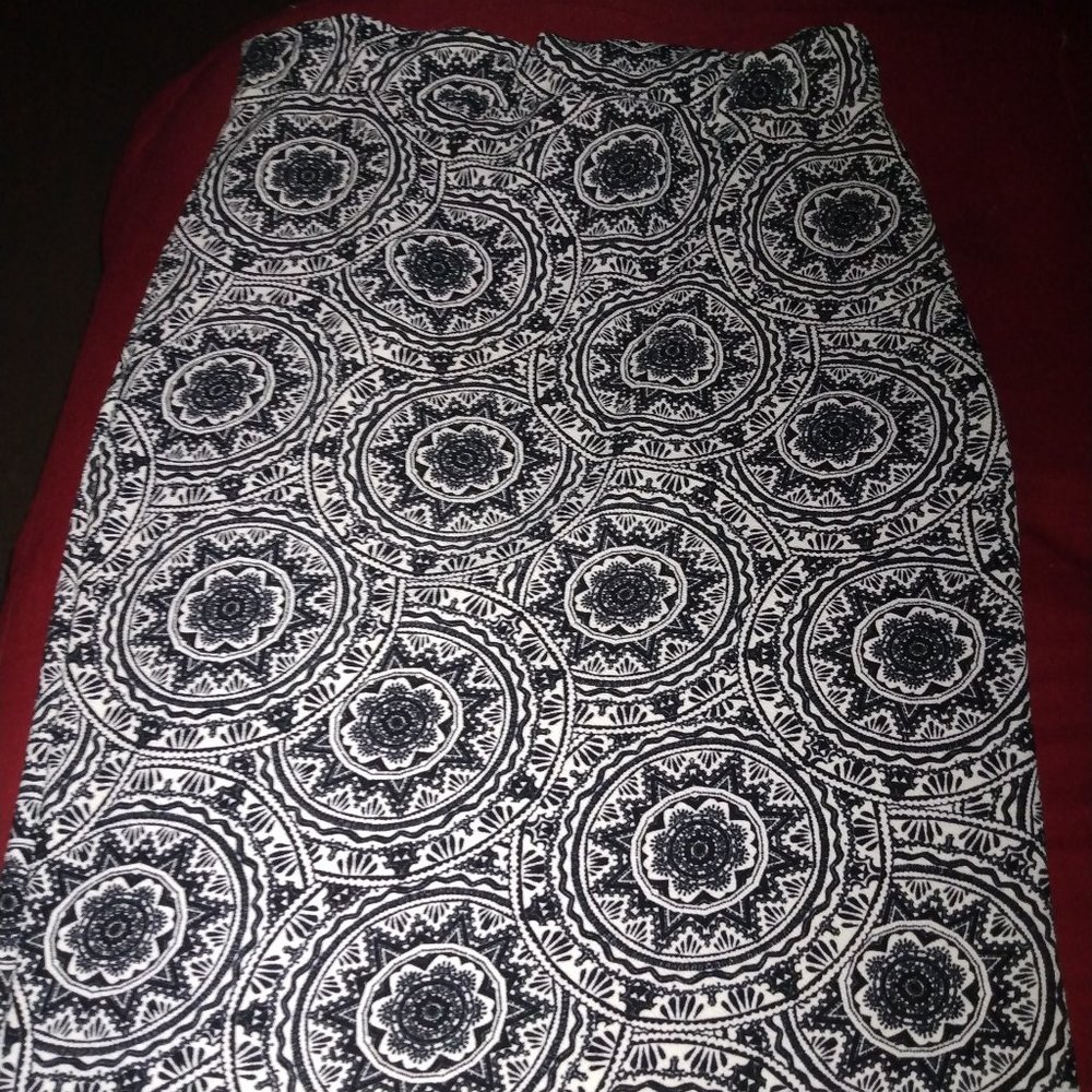 Black/White Abstract Pencil Skirt